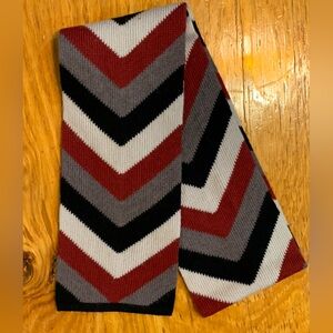 Women’s Banana Republic scarf.